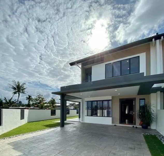 Monthly 2000 Full loan 22 feet extra land Corner Unit Double Storey Landed,Sepang - 1