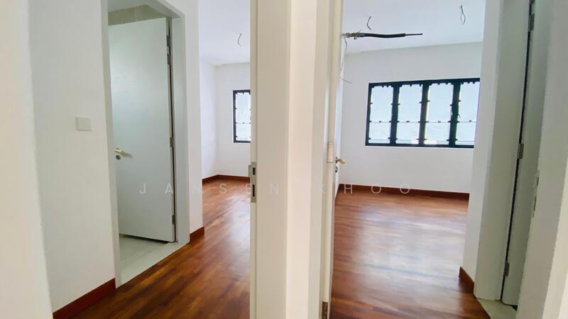 Precinct Arundina - 3