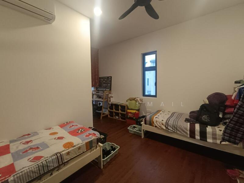 The Eighth, Elmina Green - 5