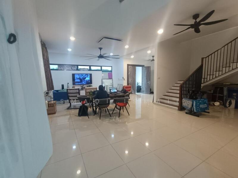 The Eighth, Elmina Green - 3