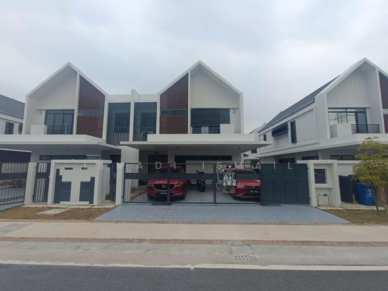 The Eighth, Elmina Green - 1