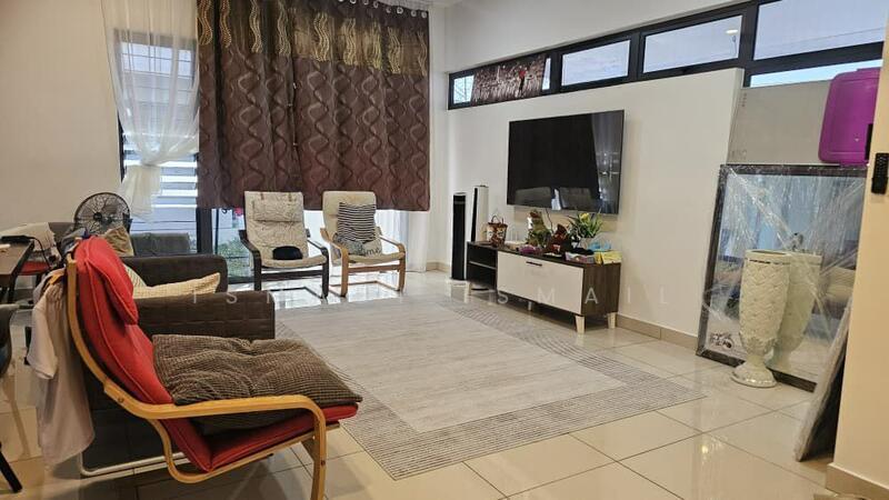 The Eighth, Elmina Green - 2