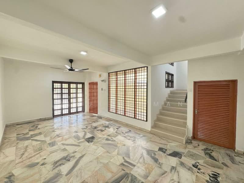 Taman Pinggiran Golf - 4