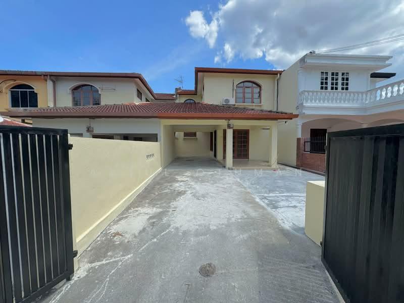 Taman Pinggiran Golf - 1