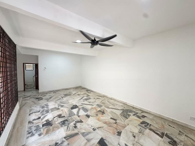 Taman Pinggiran Golf - 5