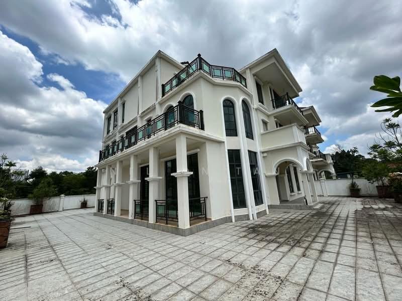 Taman Laguna - 3