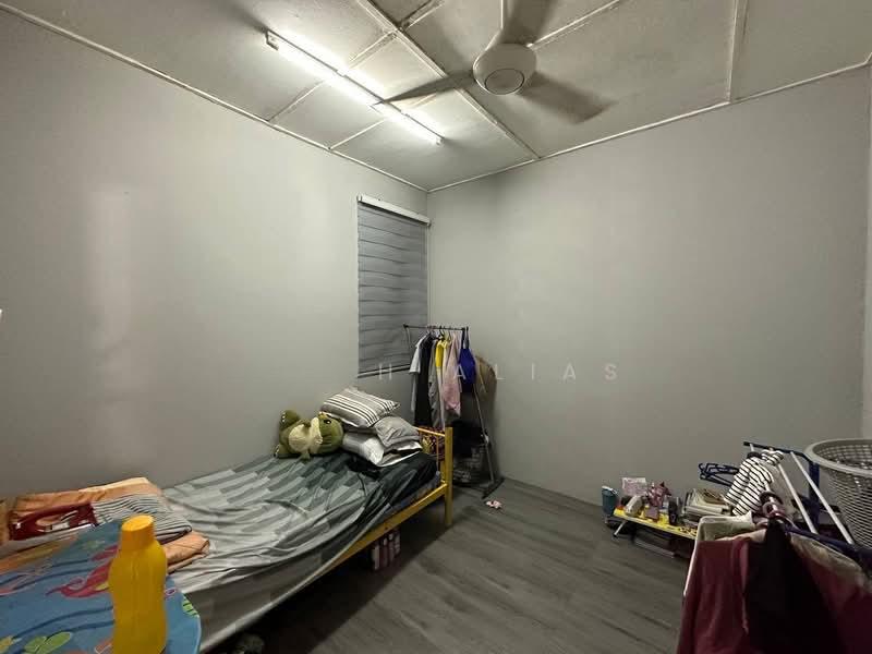 RENOVATED Single Storey Terrace Jalan Kesum Seksyen 24 - 5