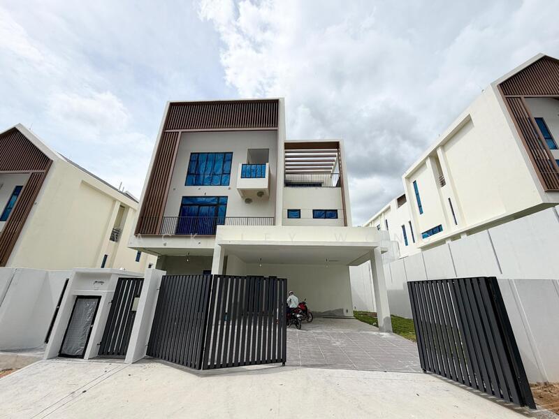 Twin Palms @ Sungai Long - 1