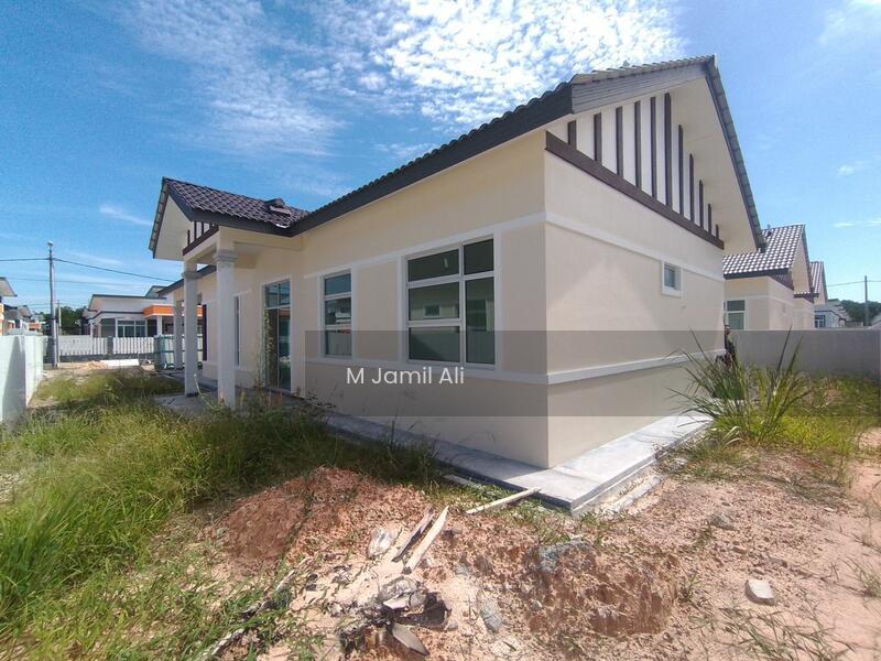 Bungalow at Tangkak - 3