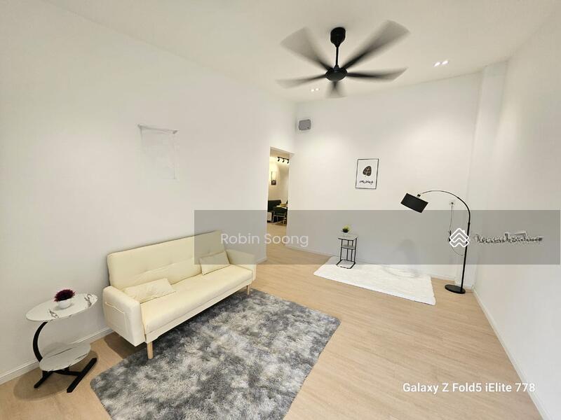 Freehold 1 Storey Terrace in Hilir Garden, Ujong Pasir - 1