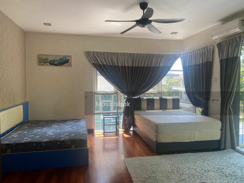 Semi-D house at Taman Nusa Tropika - 2