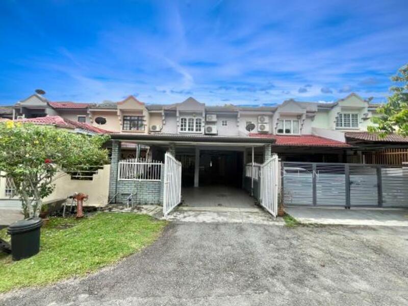 Renovated 2 Storey Terrace @ Taman Pinggiran, Batu Caves - 2