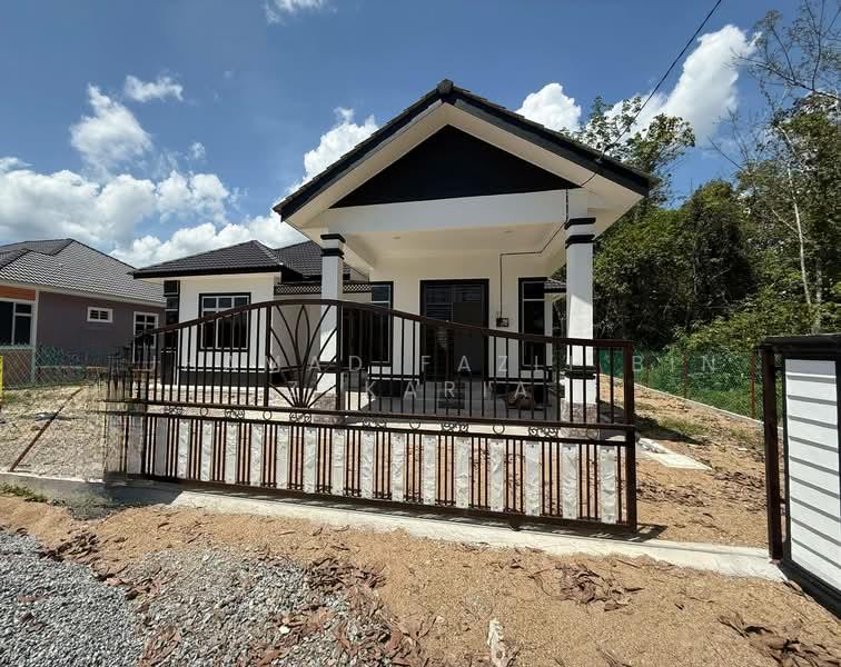 Banglo Setingkat 4 Bilik @ Kampung Alor Tapah, Bukit Gading, Tanah Merah - 1