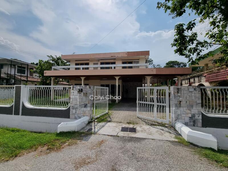Double storey bungalow in Tmn Golf for sale an to let - 2