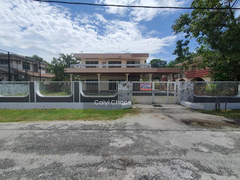 Double storey bungalow in Tmn Golf for sale an to let - 1