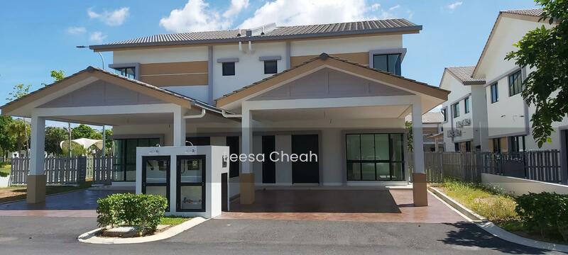 Nusa Cinta Seia Fontaines - 1