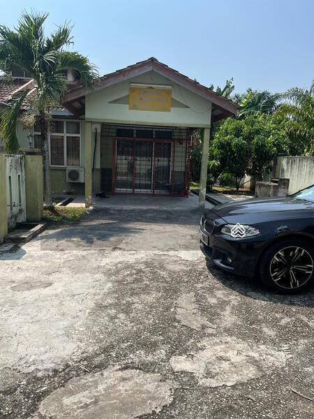 Taman D'Ambang Kota Lukut - 1