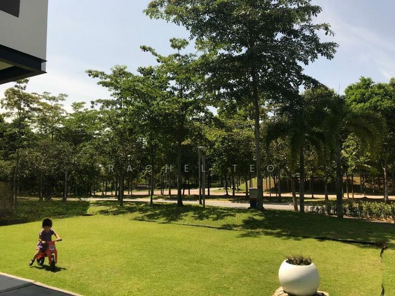 Noble Park Grand Pool Villas East Ledang - 1