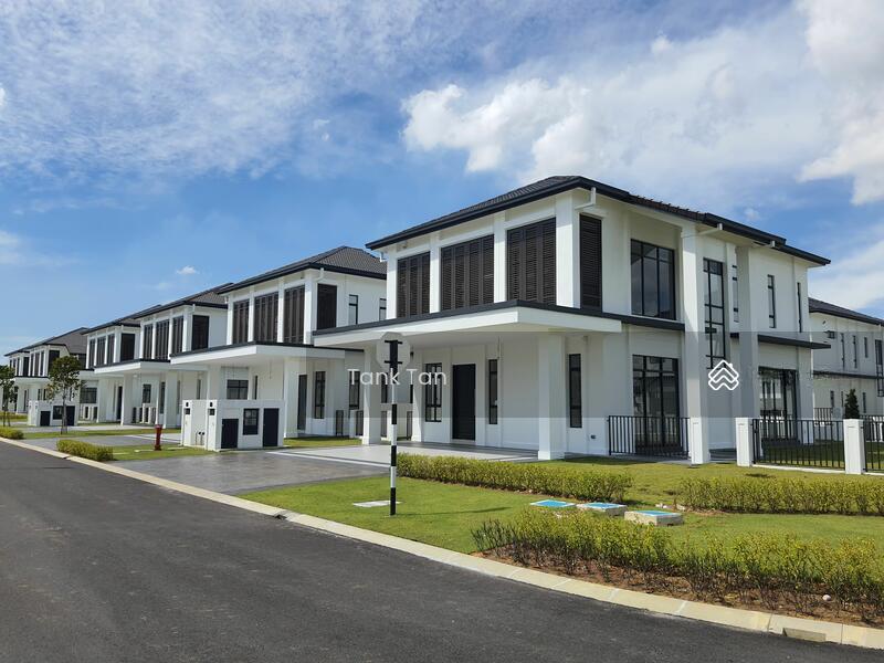 Terrace house at Bangi - 1