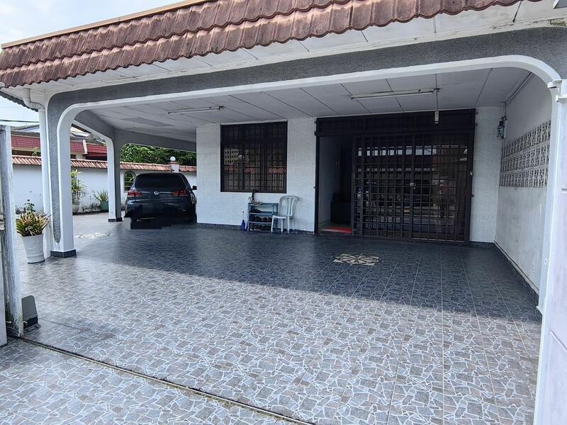 Taman Ungku Tun Aminah - 1