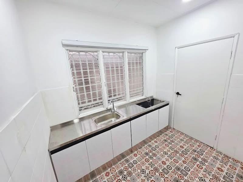 Bandar Tasik Kesuma - 1