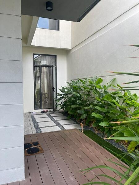 Avira Medini Iskandar - 2