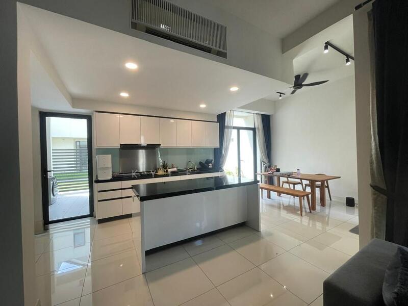 Avira Medini Iskandar - 5