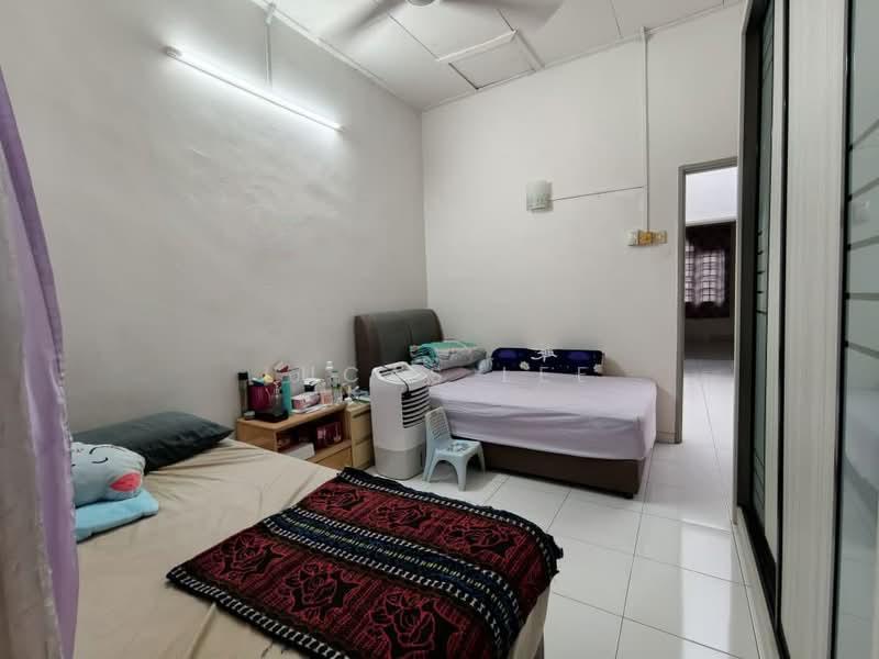 Taman Sri Putri - 3
