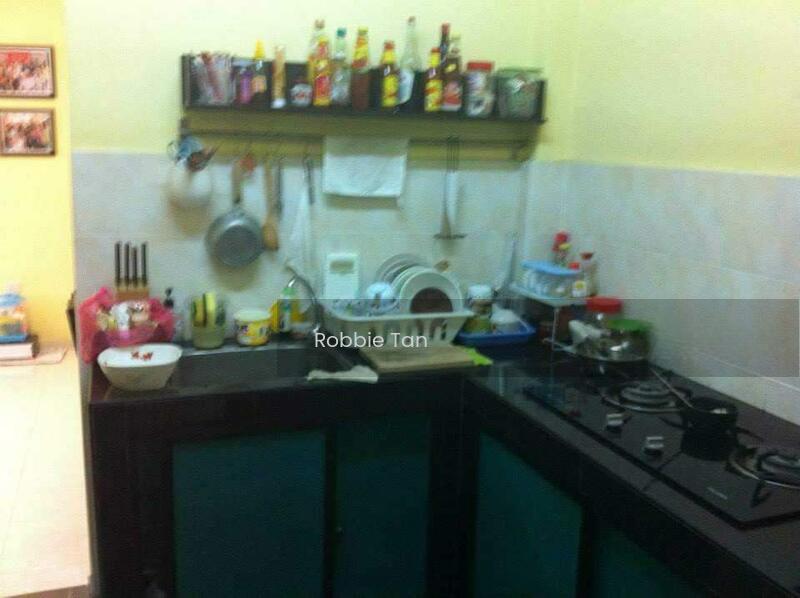 Taman Tampoi Utama Flat - 2