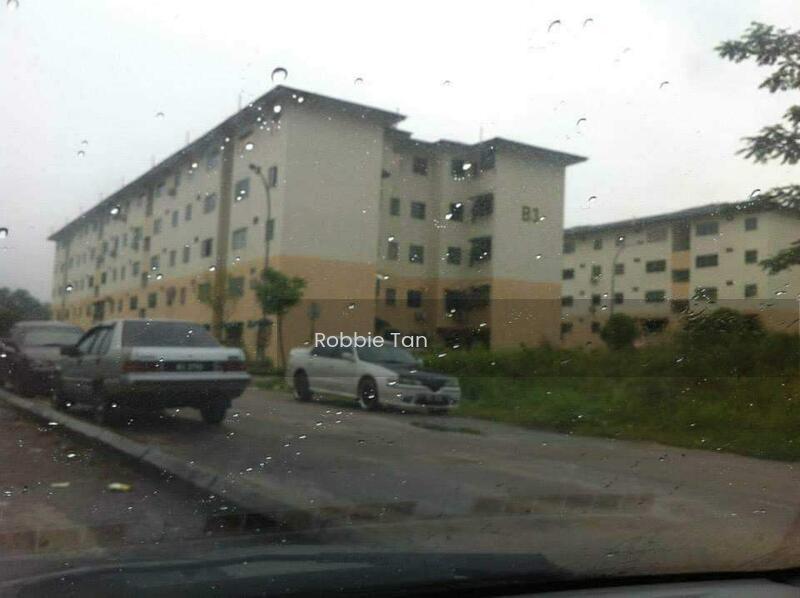 Taman Tampoi Utama Flat - 2