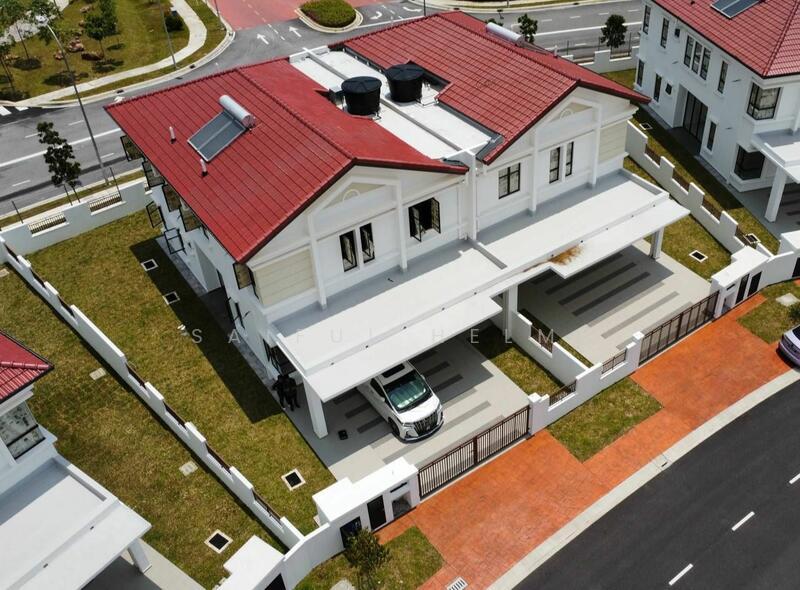 Semi-D house at Alam Sari - 1