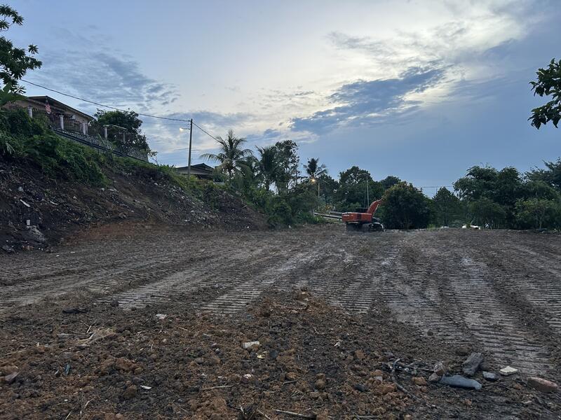 Tanah belakang KOMBES Paroi bandar seremban - 2