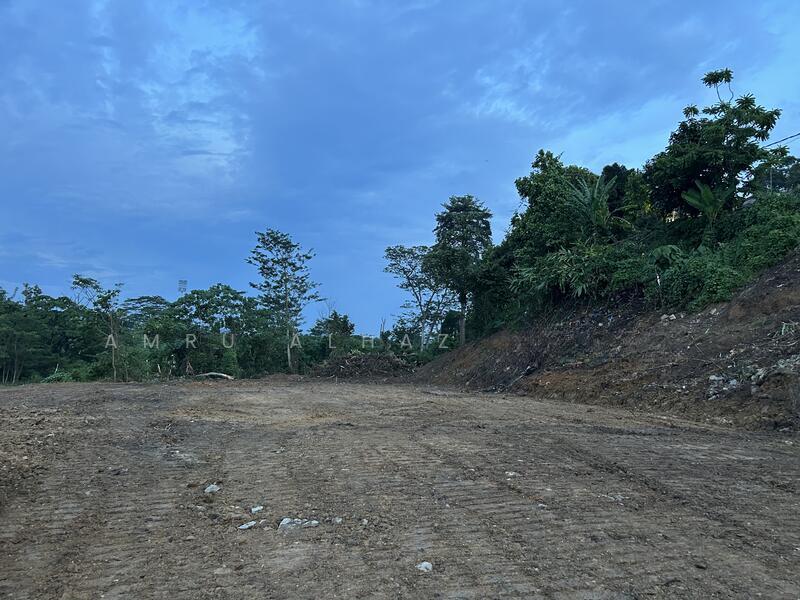 Tanah belakang KOMBES Paroi bandar seremban - 1