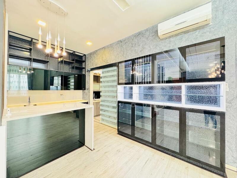 Lakefront Villa - 2