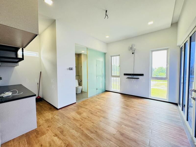 Lakefront Villa - 5