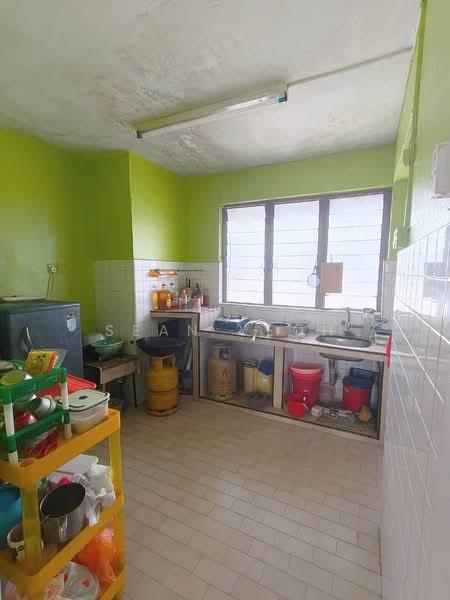 Flat Taman Ungku Tun Aminah - 4