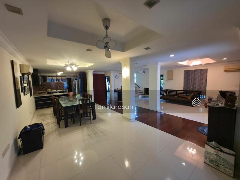 Semi-D house at Seksyen 6 - 1