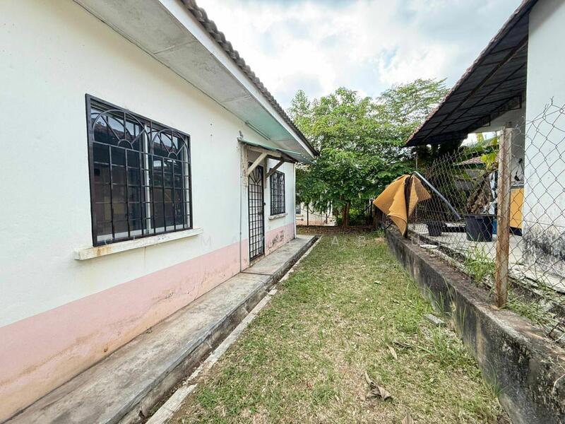 Taman Pinggiran Putra - 4