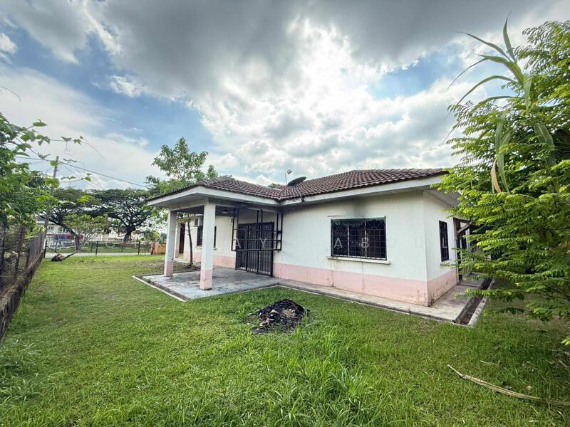 Taman Pinggiran Putra - 5