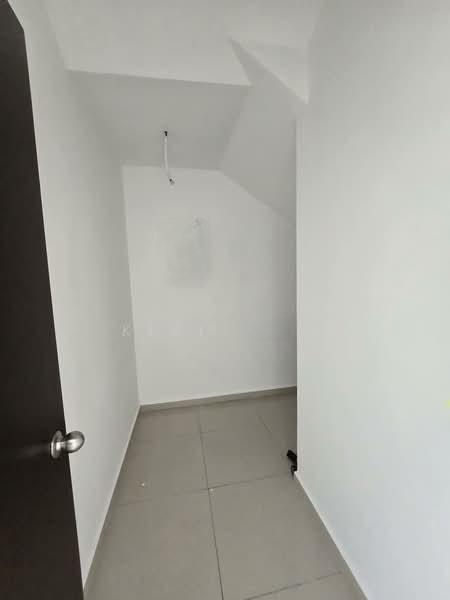 RESIDENSI BOTANI 3 - 2