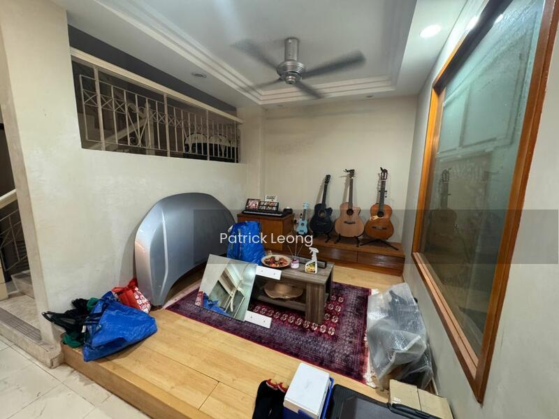 Bukit Jelutong, Seksyen u8 Jalan Adang - 5