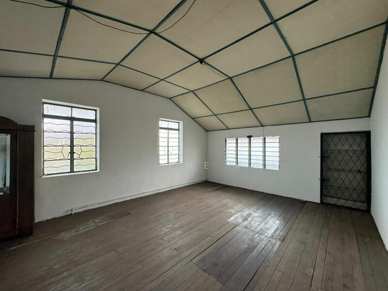 2 Storey Corner Shoplot with Rooftop @ Carpenter Street - 2