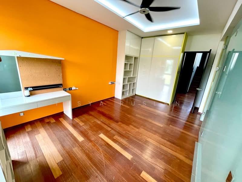 Lakefront Villa - 2