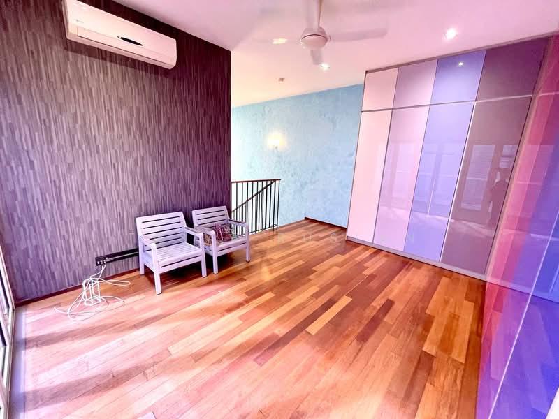 Lakefront Villa - 3