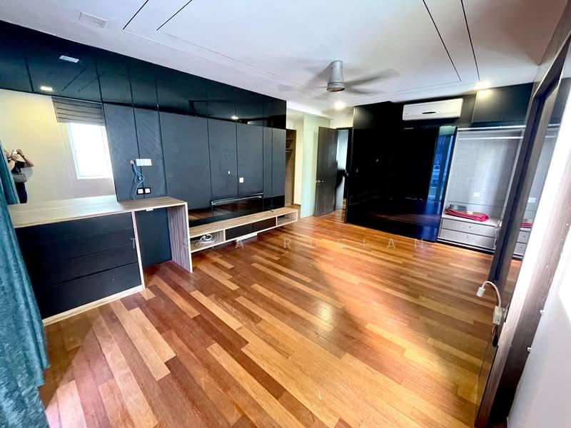 Lakefront Villa - 4