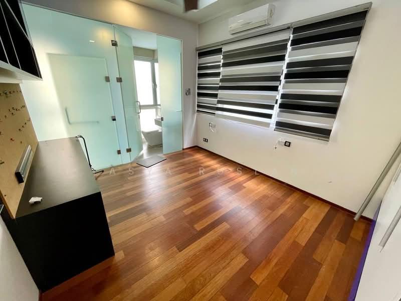 Lakefront Villa - 5