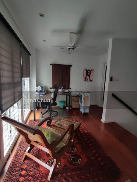 Renovated Semi-D on Quiet Street - 2