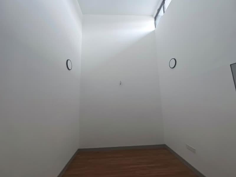 Elmina Green Six - 3