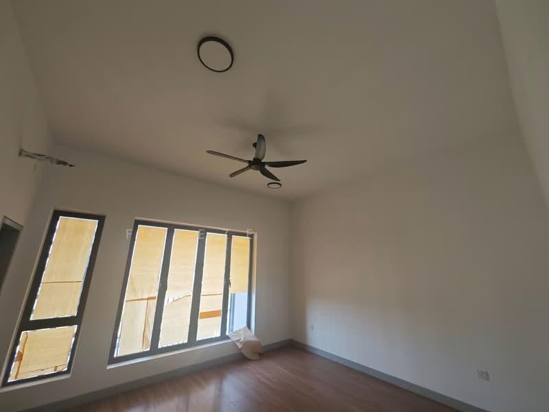 Elmina Green Six - 4