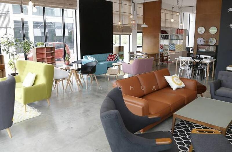 Mainroad facing commercial bungalow, 7,300sf land - 1